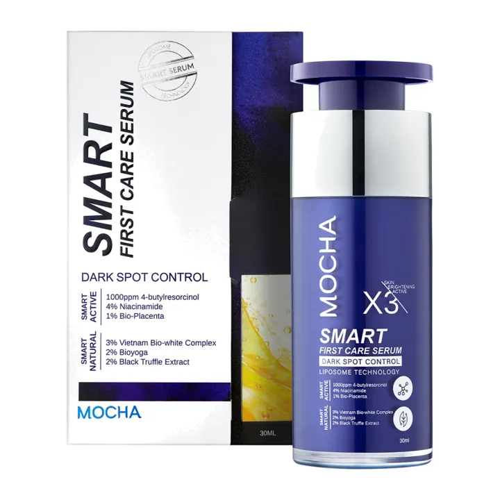 Chai serum Mocha Smart First Care Serum mở nắp, dòng serum xanh chảy xuống